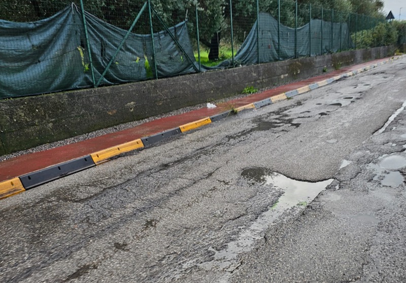 Battipaglia. Provenza:"La strada di Serroni Alto va messa subito in sicurezza prima che accada qualcosa di irreparabile" (vedi foto)