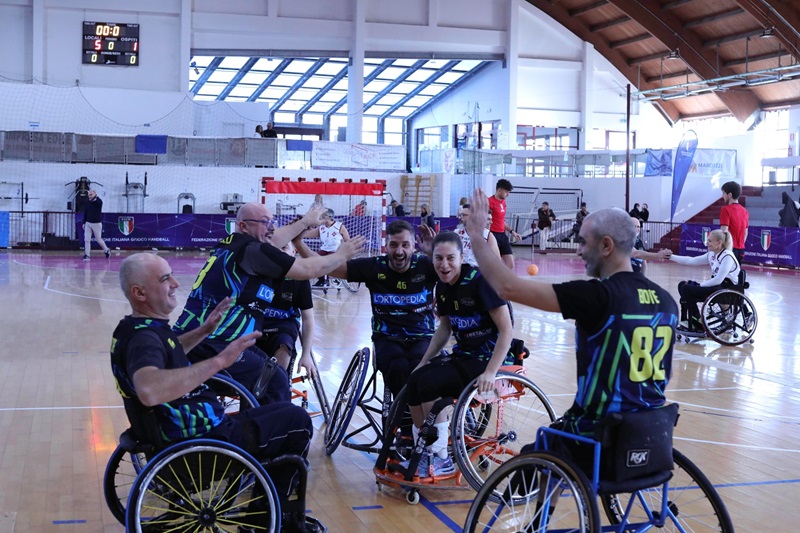 Battipaglia. Handball in carrozzina. La Crazy Ghost Ortopedia Medical Tech è campione d'Italia