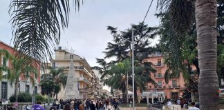 Battipaglia. Successo per il brindisi della vigilia di Natale, bar del centro invasi da giovani ed anziani
