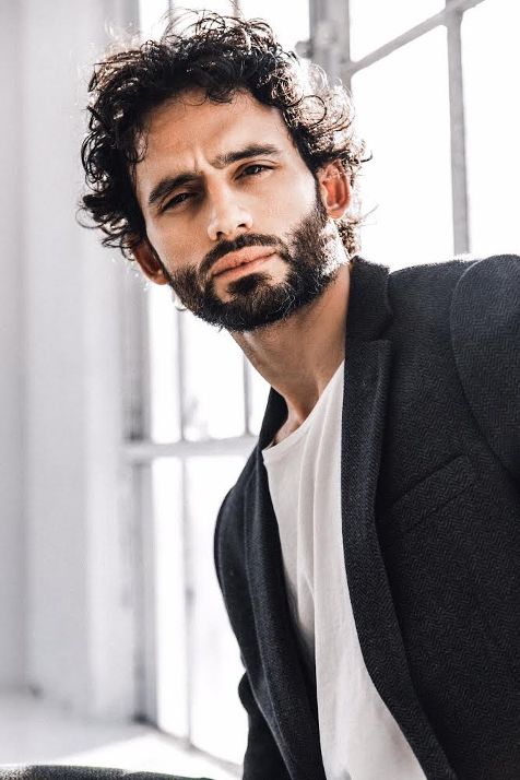 Battipaglia. Andrea Veneri coreografo,danzatore ed insegnante incanta il teatro Ruskaja di Roma (vedi foto)