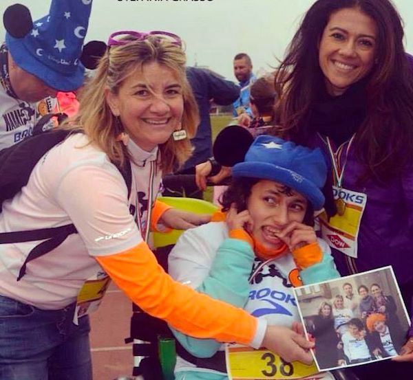 Alla 44^ maratona di Londra il battipagliese Leo spinge la carrozzina di Caterina Novella in 3h e 55 minuti