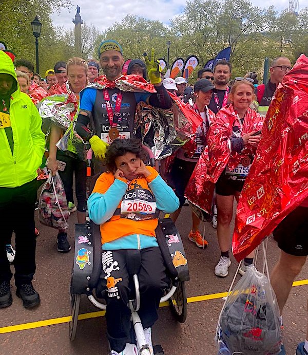 Alla 44^ maratona di Londra il battipagliese Leo spinge la carrozzina di Caterina Novella in 3h e 55 minuti