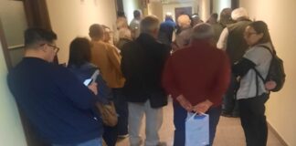 Battipaglia, cittadini protestano per i lunghi tempi d’attesa negli uffici Imu, ICI e Tari