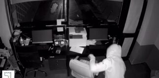 Battipaglia. Furto con scasso al money transfer in via Ferrovia, ladro ripreso dalle telecamere (vedi video)