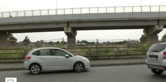 Battipaglia. Rotatoria autostradale in degrado, sterpaglie ovunque (video)