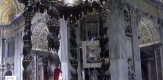 Battipaglia. Evento storico. Giubileo, la statua di Santa Maria della Speranza a San Pietro (video-servizio)