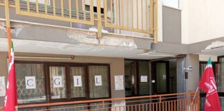 Battipaglia. Violata la sede della CGIL, danneggiate porte e finestre. Rubate caramelle e merendine