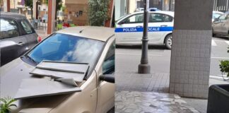 Battipaglia. Attimi di paura in via Turati, anta di metallo vola da un piano alto e si schianta su un’auto in sosta