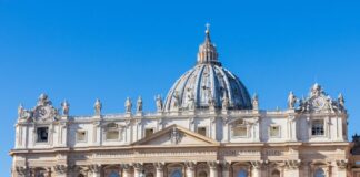 Conclave, eletto il nuovo Papa al quarto scrutinio: fumata bianca nel pomeriggio