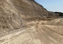 Battipaglia, scoperta cava abusiva su terreno agricolo: sequestrata area di 4mila metri quadrati