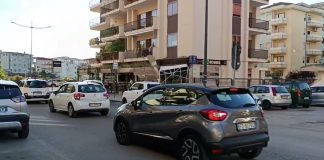 Battipaglia, scorribande in moto tra via Ionio e via Don Minzoni: le proteste dei cittadini (video)