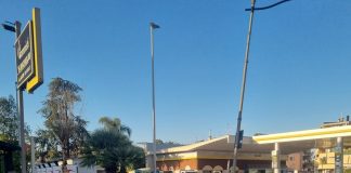 Battipaglia. Ultima ora. Incidente in via Belvedere, auto della Polizia Locale si schianta su un palo della pubblica illuminazione