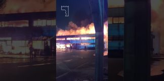 Incendio nella notte a Pontecagnano Faiano: distrutto il Mercatone 99 (video)