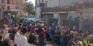 Battipaglia. Santa Teresa del Bambino Gesù, Don Luigi Piccolo domani sarà alla testa della Processione del “Cristo Morto” : il Comune vara il piano viabilità