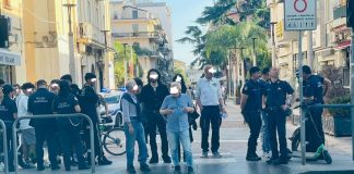 Battipaglia. Blitz della Municipale in via Italia, raffica di multe a monopattini e bici