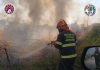 Battipaglia, fiamme a ridosso dell’autostrada in via Marcovaldo: la Protezione Civile evita il peggio