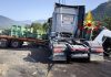 Tir carico di pomodori si ribalta sul raccordo Salerno-Avellino: nessun ferito