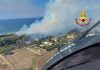 Eboli. Vasto incendio nella fascia costiera: fiamme a Campolongo, in azione anche l’elicottero “Drago”