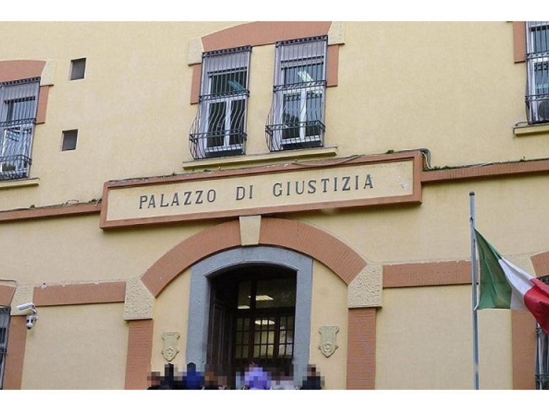 Ingresso del Palazzo di Giustizia di Nocera Inferiore nella fotografia pubblicata dalla fonte